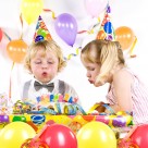 庆祝生日的小朋友图片