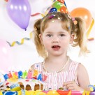 庆祝生日的小朋友图片