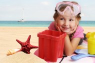 沙滩上的可爱儿童图片大全