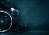 轮椅上的残疾人图片大全