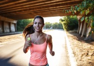 进行跑步运动的美女图片