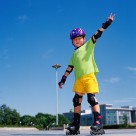 玩旱冰的小孩图片大全