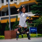 玩旱冰的小孩图片大全