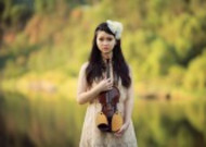 拉小提琴的女孩图片大全