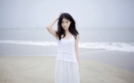 美丽的海边姑娘图片