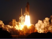 探索宇宙-太空中的宇航员图片