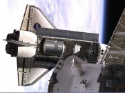 探索宇宙-太空中的宇航员图片