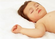 熟睡的宝宝图片