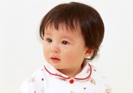 哭泣的宝宝图片