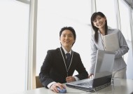 办公室里的微笑图片