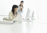 办公室里的微笑图片