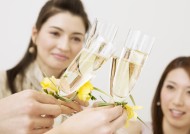 朋友聚会享用香槟图片大全