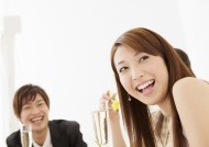 朋友聚会享用香槟图片大全