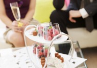 朋友聚会享用香槟图片大全