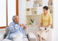 老年恩爱夫妻休闲图片