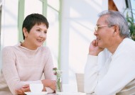 老年恩爱夫妻休闲图片