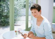 老年人室内打电话图片大全