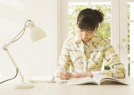 青少年学习上网图片