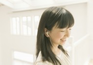 青少年休闲、品尝美食图片