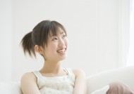 青少年休闲、品尝美食图片