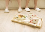 青少年休闲、品尝美食图片