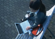 白领女性放松休息图片