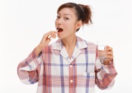 女性放松休息图片