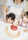 家人动手做蛋糕图片大全