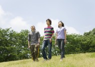 大学生校园草地休闲图片大全