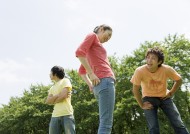 大学生校园草地休闲图片大全