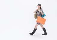 女性购物特写图片