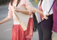 女孩假期购物图片大全