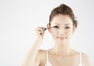 女性化妆保养特写图片