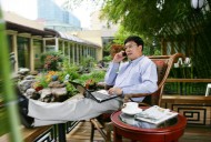 男性酒店休闲度假图片