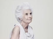 老年人表情特写图片