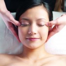 女性脸部按摩图片