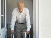 老人生活和关怀图片