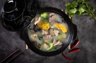 砂锅玉米排骨汤图片