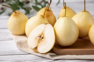 清甜多汁的雪梨图片