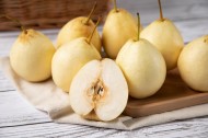 清甜多汁的雪梨图片