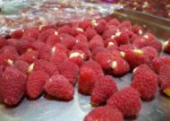 又红又甜的山莓图片