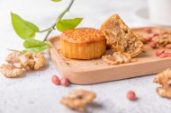 中秋节广式五仁月饼图片
