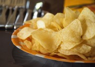 焦香酥脆的薯片图片