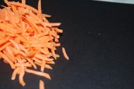 切好的胡萝卜丝图片