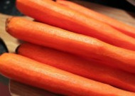 新鲜橙色胡萝卜图片