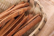 炖肉必不可少的调料桂皮图片