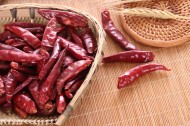 辛辣的小红辣椒图片