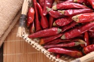 辛辣的小红辣椒图片