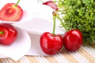 红色诱人樱桃图片