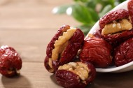 好吃的红枣加核桃图片
